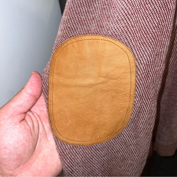 Orvis Men's 1/4 Button Sweater With Leather Elbows Patch - Picture 6 of 6